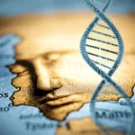 Immagine concettuale astratta che fonde una doppia elica di DNA stilizzata con i contorni delicati di un volto umano, sovrapposta a una mappa sfocata della Spagna, colori blu e oro duotone, profondità di campo, illuminazione drammatica.