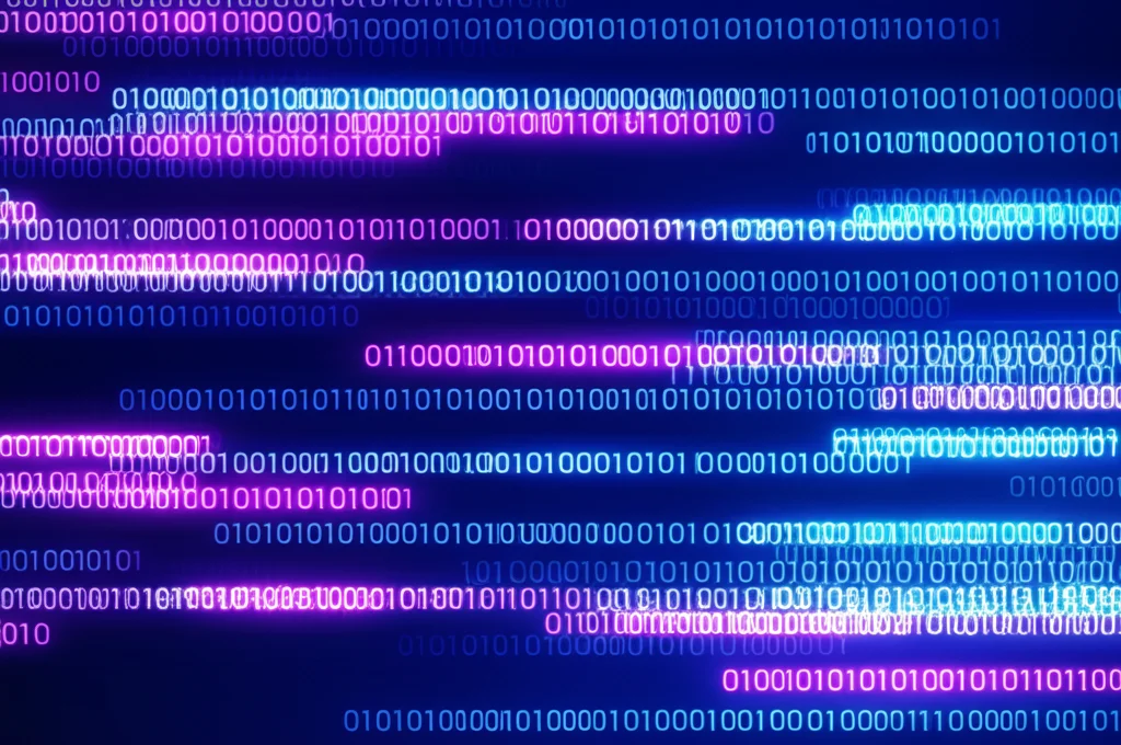 Visualizzazione astratta di flussi di dati digitali (sequenze di 0 e 1 luminosi) che si intrecciano elegantemente senza sovrapporsi in modo critico, su uno sfondo tecnologico blu scuro. Obiettivo 35mm, profondità di campo, stile cinematografico con bagliori viola e ciano, che rappresenta codici con sovrapposizioni ristrette.