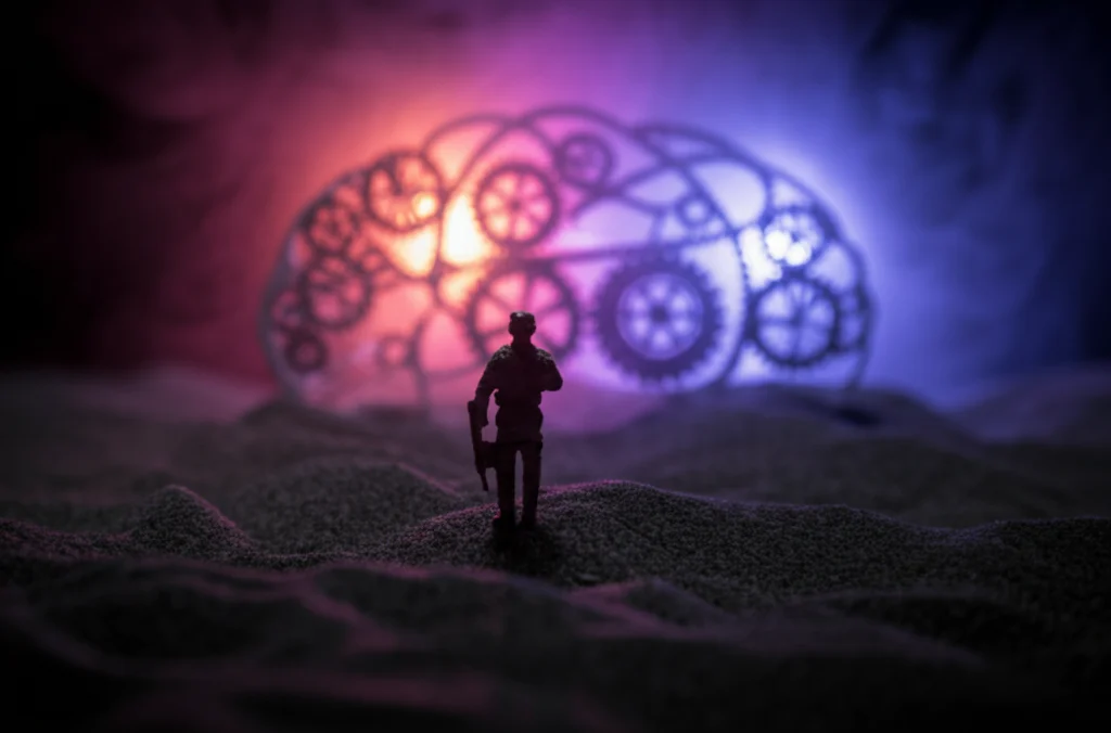 Immagine concettuale fotorealistica: una silhouette di un soldato che si allontana verso un orizzonte incerto, sovrapposta a un cervello stilizzato con ingranaggi complessi e nodi aggrovigliati, illuminazione drammatica, obiettivo grandangolare 24mm per dare un senso di vastità e complessità interiore.