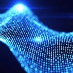 Visualizzazione astratta di onde sonore che si trasformano in pattern di dati binari complessi su uno schermo digitale, rappresentando la decodifica del linguaggio dal suono al significato, illuminazione high-tech, colori blu elettrico e argento duotone, obiettivo 50mm, profondità di campo ridotta.