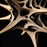 Immagine concettuale che fonde elementi di sofferenza (spine, oscurità) con elementi di valore intrinseco e complessità (strutture geometriche complesse frattali, luce emergente), evocando la 'dolorosa santità del reale' discussa nell'articolo. Fotografia concettuale, obiettivo macro 90mm, illuminazione controllata drammatica, alta definizione, messa a fuoco precisa sui dettagli intricati.