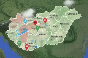 Mappa concettuale dell'Ungheria che mostra la distribuzione degli Uffici per lo Sviluppo Sanitario (HDO), evidenziando sia le aree coperte che quelle scoperte, con un focus sulla popolazione anziana. Fotografia grandangolare, 10mm, lunga esposizione per nuvole soffici sullo sfondo, focus nitido sulla mappa, luce drammatica.