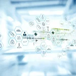 Immagine concettuale che mostra un flusso di dati digitali medici astratti (simboleggianti articoli di ricerca e trial clinici) che si trasformano rapidamente in linee guida cliniche chiare e strutturate visualizzate su uno schermo digitale moderno, obiettivo 50mm prime, profondità di campo ridotta per focalizzare sul flusso di dati, illuminazione high-key brillante, simboleggia l'accelerazione dell'aggiornamento delle linee guida grazie all'IA e all'NLP.