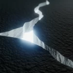 Immagine concettuale fotorealistica: una crepa luminosa che si apre su una superficie scura e testurizzata che ricorda la parete gastrica interna, simboleggiando la scoperta precoce di un cancro nascosto, luce drammatica che emerge dalla crepa, obiettivo macro 70mm, alta definizione, focus selettivo sulla crepa.
