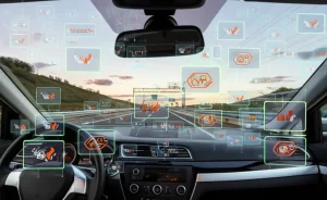 Immagine fotorealistica dal punto di vista del guidatore di un'auto a guida autonoma su un'autostrada al tramonto, con l'interfaccia utente sovrapposta che evidenzia in modo chiaro i cartelli stradali riconosciuti da un sistema AI come YOLOv5. Obiettivo grandangolare 24mm, messa a fuoco nitida sulla strada e sui cartelli, cielo con colori caldi.