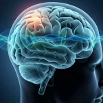 Immagine concettuale di un cervello stilizzato con onde luminose blu e verdi che rappresentano il sollievo dal dolore, su uno sfondo blu scuro e rassicurante. Illuminazione drammatica laterale che crea ombre profonde, obiettivo 50mm, alta definizione, messa a fuoco nitida sul cervello.
