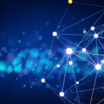 Visualizzazione astratta di un ecosistema digitale complesso e interconnesso. Nodi luminosi di diverse dimensioni e colori (rappresentanti media, issues, AI, persone) sono collegati da linee di luce fluttuanti su uno sfondo blu scuro profondo. Lente grandangolare 15mm, lunga esposizione per creare scie luminose e senso di movimento, focus nitido sui nodi centrali, effetto bokeh sullo sfondo. Simboleggia l'interconnessione, la competizione e l'evoluzione nell'ambiente della comunicazione moderna secondo un approccio ecologico.