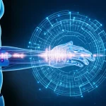 Immagine concettuale di un cervello stilizzato con onde EEG luminose che si collegano a un braccio umano parzialmente trasparente su cui sono visibili elettrodi FES, simboleggiando l'interfaccia cervello-computer (BCI) e la stimolazione elettrica funzionale (FES) per la telereabilitazione post-ictus a domicilio. Sfondo tecnologico astratto, obiettivo prime 50mm, profondità di campo, alta definizione.