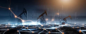 Visualizzazione astratta e futuristica di una rete neurale artificiale (ANN) sovrapposta a dati geologici di un giacimento petrolifero, con linee luminose che rappresentano il flusso di dati e le previsioni di recupero. Stile fotorealistico, prime lens 35mm, depth of field, colori blu e arancione duotones.