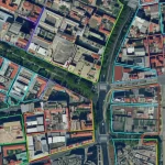 Immagine satellitare ad alta risoluzione di un'area urbana complessa vista dall'alto, wide-angle 15mm, sharp focus, con riquadri di rilevamento oggetti AI generati da YOLOv11 che evidenziano veicoli, edifici, strade e aree verdi, stile fotorealistico ad alta definizione.