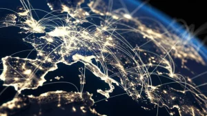 Immagine fotorealistica di una mappa stilizzata dell'Europa con nodi luminosi che rappresentano città chiave (Londra, Berlino, Parigi, Bruxelles) collegati da linee di luce, simboleggiando una rete di influenza diplomatica e finanziaria. Obiettivo grandangolare 20mm, focus nitido, atmosfera high-tech.