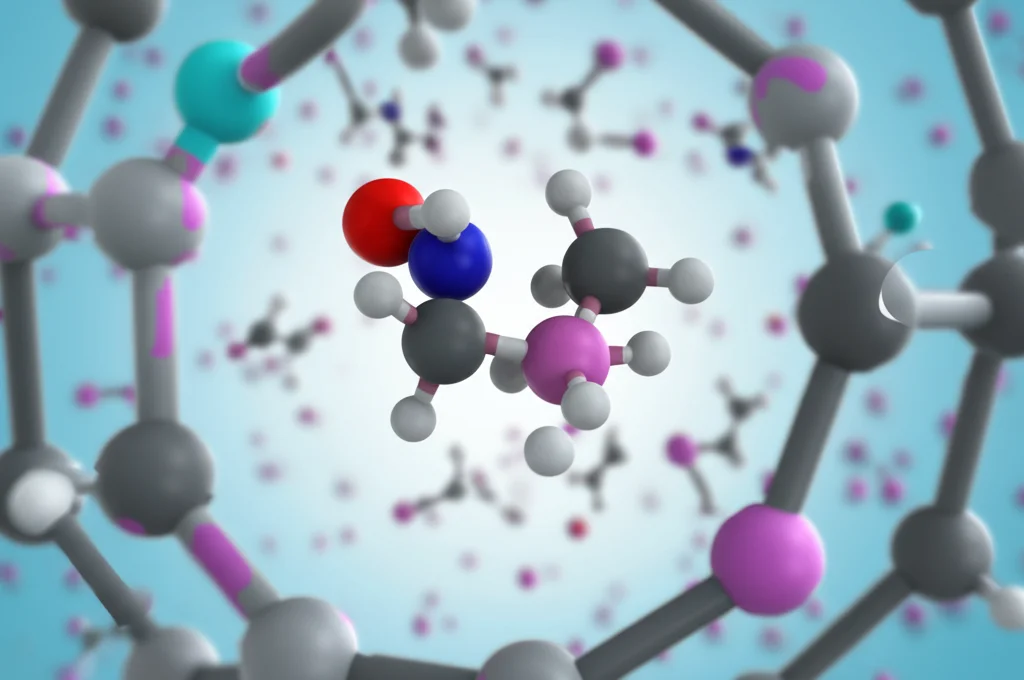 Simulazione di dinamica molecolare fotorealistica che mostra una molecola di carboplatino (atomi colorati) che interagisce strettamente con la superficie curva di un fullerene Fe@C60 funzionalizzato con PEG (struttura a sfere e bastoncelli grigia e colorata). Molecole d'acqua circostanti sono visibili ma sfocate. Lente teleobiettivo zoom 150mm, tracciamento del movimento molecolare, alta velocità di otturazione simulata, illuminazione dinamica.