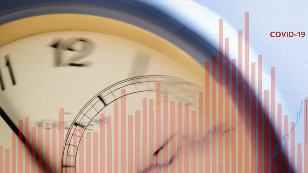 Primo piano di un orologio antico con le lancette che si muovono velocemente, sfocato sullo sfondo un grafico di mortalità COVID-19 in aumento. Simboleggia l'importanza critica del tempo nella risposta pandemica. Stile fotorealistico, obiettivo macro 90mm, alta definizione, illuminazione controllata.