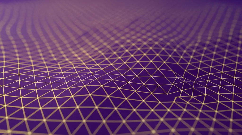 Visualizzazione astratta di onde colorate che si propagano attraverso una griglia geometrica complessa, rappresentante le caratteristiche simplettiche. Luce soffusa, effetto profondità di campo, prime lens 35mm, duotone viola e oro.