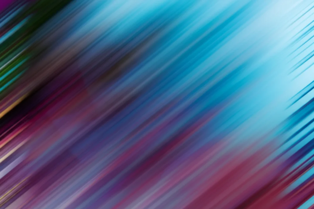 Visualizzazione astratta di un'onda che si propaga attraverso un mezzo, mostrando effetti di convezione e diffusione, catturata con alta velocità dell'otturatore e tracciamento del movimento, teleobiettivo zoom 150mm, colori vivaci e contrastanti.