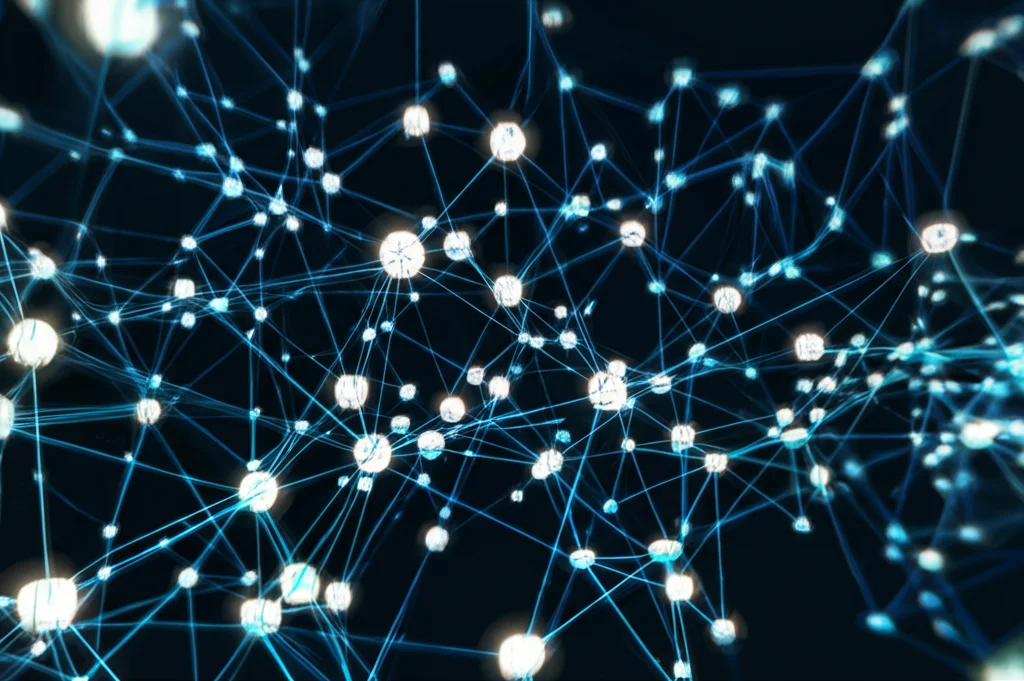 Visualizzazione astratta di una rete neurale complessa con nodi luminosi e connessioni, sovrapposta a un grafico SHAP che evidenzia l'importanza delle caratteristiche, stile futuristico ma chiaro, illuminazione drammatica.