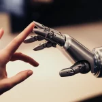 Immagine fotorealistica di una mano umana che tocca delicatamente la mano metallica di un robot umanoide, obiettivo prime 50mm, profondità di campo, luce calda e soffusa, simboleggia l'interazione e la percezione sociale uomo-robot.
