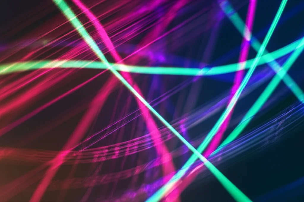 Visualizzazione concettuale di dati statistici complessi che si intrecciano, rappresentando il confounding non misurato in studi clinici. Grafici di sopravvivenza con curve che si discostano a causa di fattori nascosti. Macro lens, 100mm, high detail, controlled lighting per evidenziare la complessità dei dati.