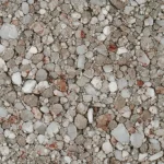 Immagine macro, 105mm, di un campione di calcestruzzo innovativo contenente granuli di gomma da pneumatico trattata, con illuminazione controllata per evidenziare la texture e l'integrazione dei materiali. Focus preciso sull'interfaccia tra gomma e cemento, alta definizione.
