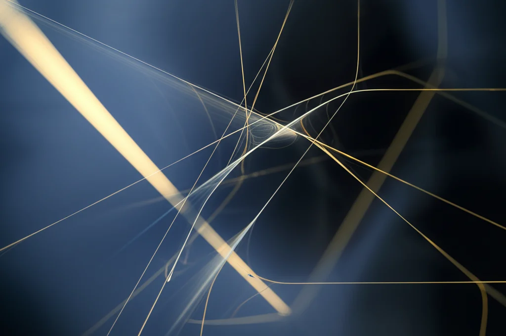 Immagine astratta e artistica che rappresenta concetti di geometria algebrica, con forme complesse e luminose che si intersecano, evocando i caratteri di Chern e le loro proprietà. Prime lens, 35mm, depth of field, duotone blu e oro.