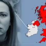 Un collage di immagini: a sinistra, un primo piano del volto ansioso di una persona della classe lavoratrice britannica (obiettivo 35mm, duotone blu e grigio); a destra, una mappa stilizzata del Regno Unito con le aree del 'Red Wall' evidenziate in rosso; sovrapposto, un grafico che mostra un trend stabile o crescente nel supporto a politiche redistributive.