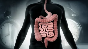 Immagine concettuale fotorealistica che mostra una silhouette umana trasparente. All'interno, nella zona addominale, si vede un intestino intricato e teso, quasi annodato. Sullo sfondo, immagini sfocate e sovrapposte con effetto 'doppia esposizione' rappresentano ricordi d'infanzia difficili (una figura infantile triste in un ambiente cupo) e simboli di stress attuale (orologi, scadenze, volti preoccupati). Lente prime 50mm, profondità di campo ridotta per focalizzare sull'intestino, illuminazione drammatica con contrasti forti tra luci e ombre.
