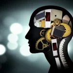 Immagine concettuale che rappresenta la complessità della memoria e delle emozioni legate alla depressione. Una silhouette di una testa umana con ingranaggi e frammenti di ricordi colorati e sbiaditi che fluttuano al suo interno. Illuminazione da studio, obiettivo da 50mm, profondità di campo media per mantenere a fuoco sia la silhouette che alcuni dettagli interni, con un leggero effetto bokeh sullo sfondo.