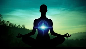 Immagine concettuale che rappresenta la connessione mente-corpo: una silhouette di una persona anziana in meditazione con un cervello luminoso e un cuore pulsante visibili all'interno, su uno sfondo sereno di un paesaggio naturale al tramonto. Fotografia di ritratto, obiettivo 50mm, duotone blu e verde acqua, profondità di campo per un effetto sognante e introspettivo.