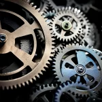Un concetto visivo dell'Integrated Reporting: ingranaggi interconnessi che rappresentano finanza (colore oro), ambiente (verde), sociale (blu) e governance (grigio), che lavorano insieme armoniosamente per creare valore. Illuminazione drammatica, stile film noir con forti contrasti, obiettivo da 35mm con profondità di campo per mettere a fuoco gli ingranaggi centrali mentre lo sfondo rimane leggermente sfocato.
