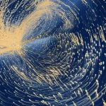 Visualizzazione astratta dell'analisi di dati scientifici, che mostra flussi di dati caotici che si risolvono in chiari pattern periodici, rappresentando la scoperta di cicli nascosti tramite la ciclo-stazionarietà e la probabilità FOT. Wide-angle, long exposure, sharp focus, duotone blu e oro.