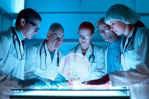 Portrait photography, un gruppo eterogeneo di ricercatori medici analizza con attenzione un complesso modello cerebrale 3D luminoso su un display olografico in un moderno laboratorio, obiettivo da 35mm, profondità di campo, duotono ciano e magenta, per trasmettere collaborazione e imaging medico avanzato.