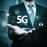 Immagine concettuale della rivoluzione bancaria guidata da 5G e IoT: una mano interagisce con un'interfaccia olografica bancaria futuristica, con simboli di rete 5G e dispositivi IoT connessi sullo sfondo, prime lens, 35mm, depth of field, tonalità blu e argento duotone.