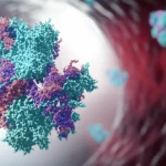 Immagine concettuale di una proteina ERp29 (struttura molecolare stilizzata) che interagisce con recettori sulla superficie di una piastrina (forma discoidale), simboleggiando la sua funzione regolatoria inibitoria. Sfondo sfocato di vasi sanguigni rossi. Obiettivo prime 35mm, profondità di campo per mettere a fuoco la proteina e la piastrina, illuminazione drammatica con toni blu e grigi duotone per un effetto scientifico moderno.