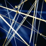 Portrait photography, 35mm lens, depth of field, duotone (deep blue and metallic gold), raffigurante una rappresentazione astratta di categorie triangolate interconnesse, con linee luminose che simboleggiano i funttori di realizzazione, trasmettendo complessità ed eleganza nella geometria algebrica.
