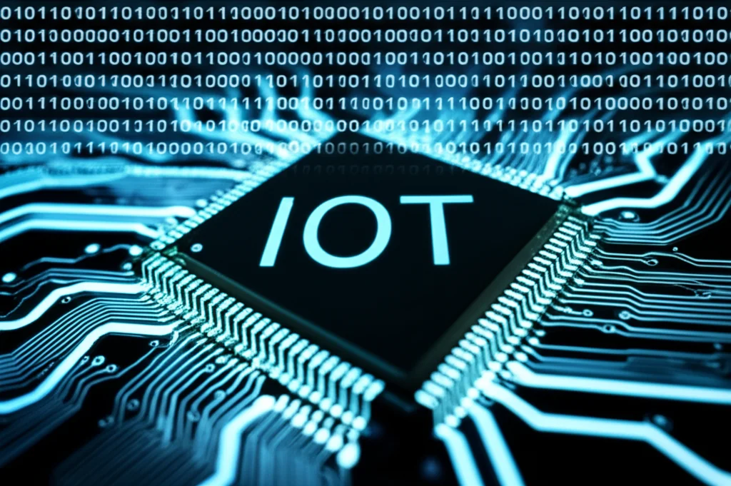 Primo piano di un chip di un dispositivo IoT con linee di codice binarie sovrapposte che simboleggiano la vulnerabilità dei dati, obiettivo macro 80mm, illuminazione controllata per evidenziare i dettagli del chip e l'aspetto digitale dei dati.