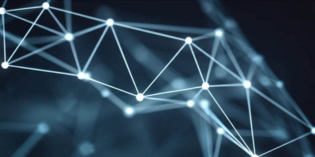 Visualizzazione astratta di un grafo complesso simile al Goldner-Harary, con nodi luminosi e connessioni fluttuanti in uno spazio scuro, che evoca concetti quantistici come la sovrapposizione. Lente prime 35mm, profondità di campo, duotone blu e argento, effetto bokeh sullo sfondo.