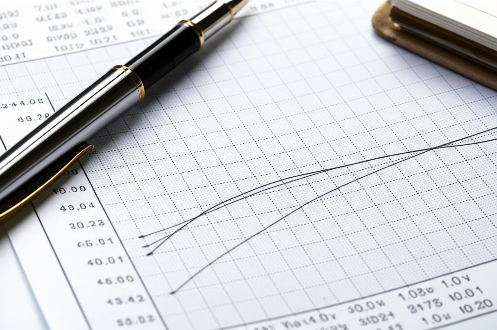 Un'immagine macro di un grafico medico che mostra curve di pressione polmonare e valori numerici, con una penna e un blocco note accanto. Illuminazione da studio controllata, obiettivo macro 100mm, alta definizione dei dettagli del grafico e della texture della carta.