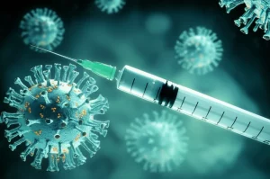 Visualizzazione artistica e scientifica di un vaccino multi-epitopo che interagisce con cellule immunitarie, con molecole di SARS-CoV-2 e virus influenzali stilizzate sullo sfondo. Prime lens, 35mm, depth of field, duotone blu e verde acqua, illuminazione drammatica per evidenziare il concetto di protezione universale.