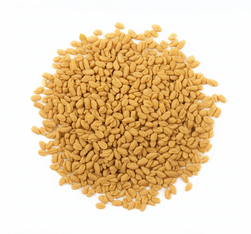 Immagine macrofotografica ad alta definizione di semi di fieno greco accanto a pellet di PLA traslucido, illuminazione controllata da laboratorio che evidenzia le diverse texture, lente macro 90mm, messa a fuoco precisa sui dettagli dei semi, sfondo neutro.