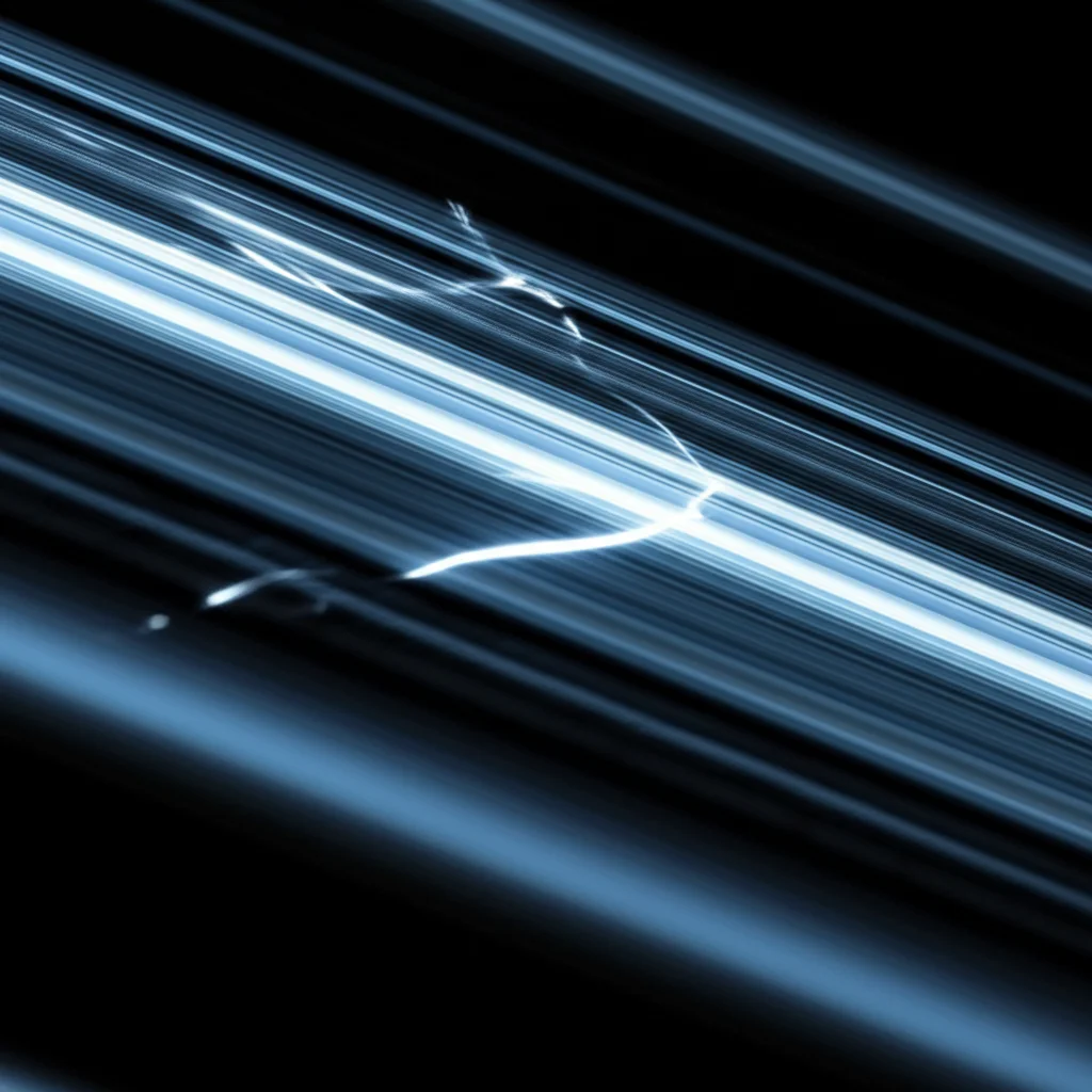 Immagine concettuale fotorealistica, lente grandangolare 20mm, che mostra microscopiche crepe luminose (rappresentanti i difetti) che interrompono un flusso di energia liscio e brillante all'interno di una struttura astratta scura simile a un materiale semiconduttore. Messa a fuoco nitida sulle imperfezioni.